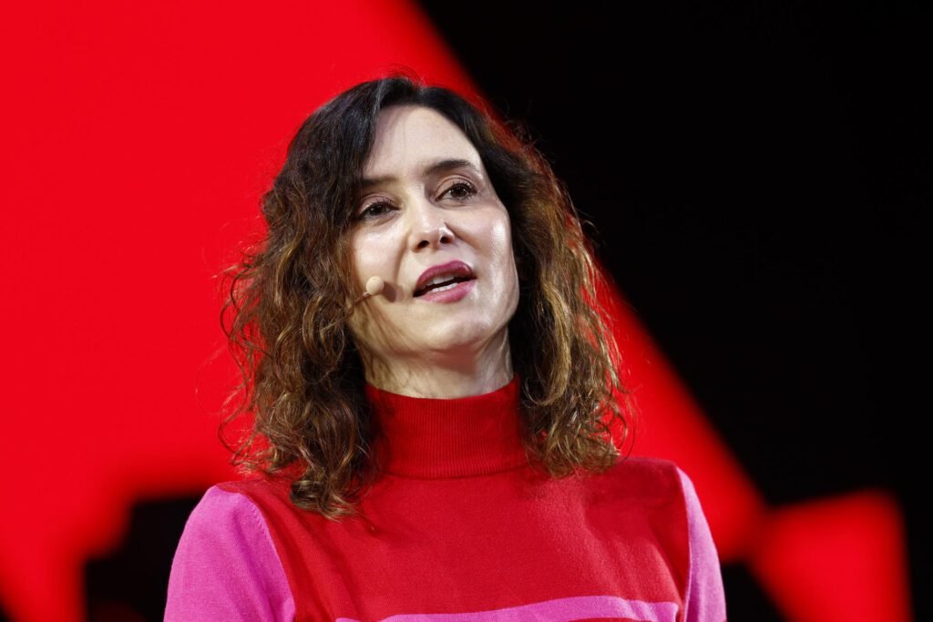 Ayuso acusa al PSOE de actuar como una "secta"