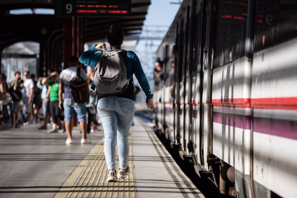 Retrasos y afectaciones en C-8 y C-10