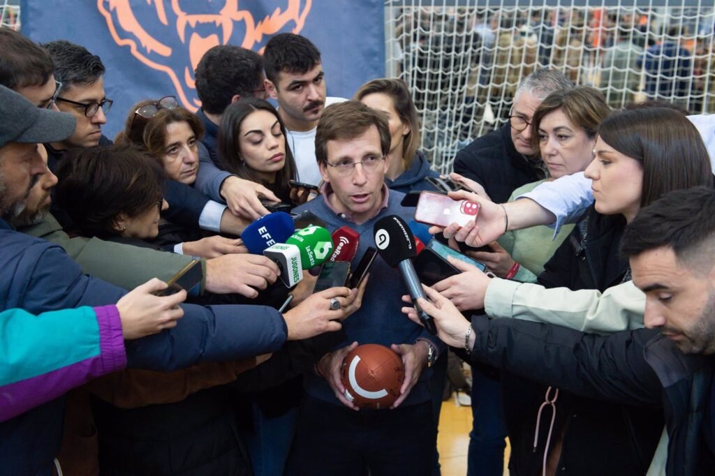 trato de sanchez a los agricultores