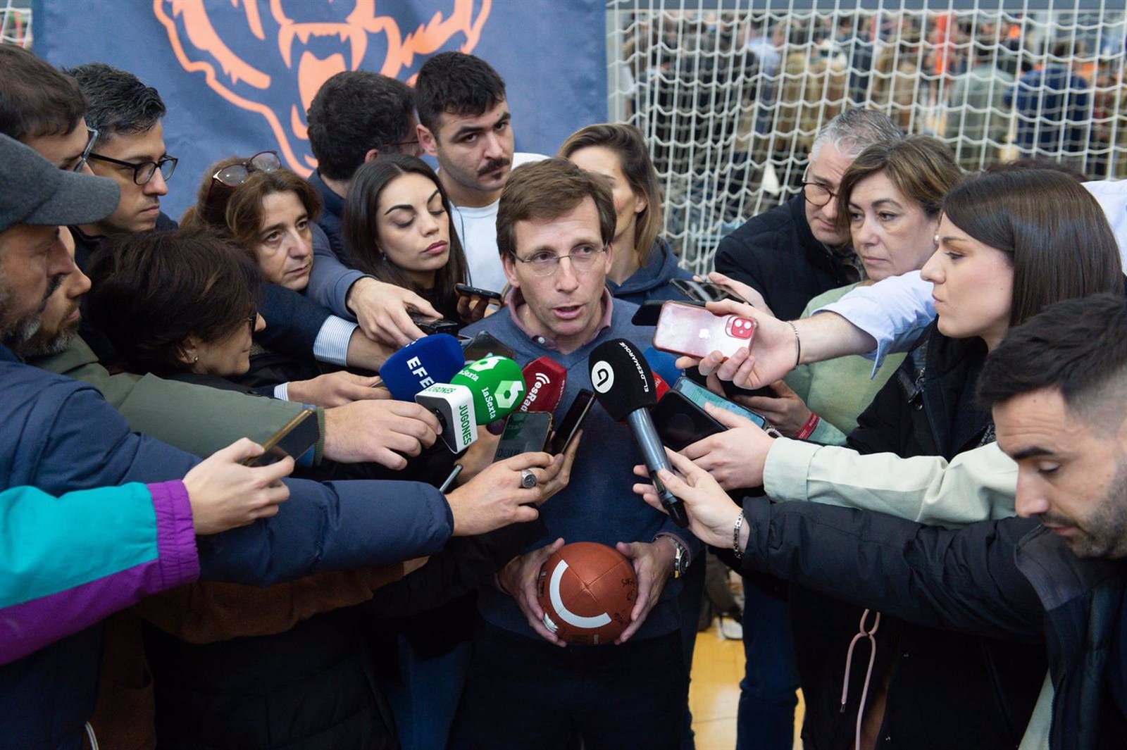 trato de sanchez a los agricultores