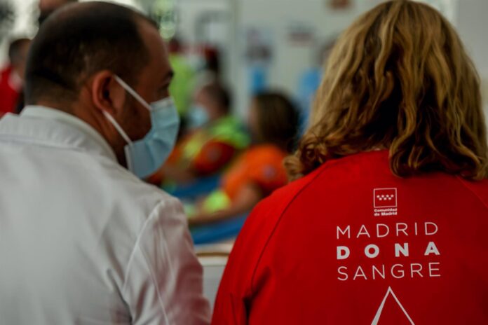 Los hospitales madrileños necesitan con urgencia donaciones de sangre de los grupos '0+', '0-', 'A+' y 'B-'