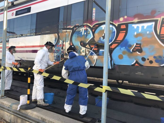 El vandalismo grafitero en Cercanías de Madrid generó un gasto de 6,8 millones en 2023, más de 18.600 euros diarios