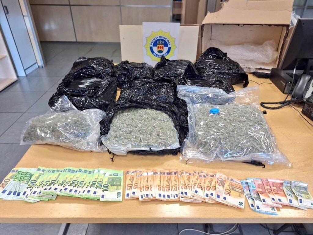 tres detenidos en alcorcon operacion antidroga