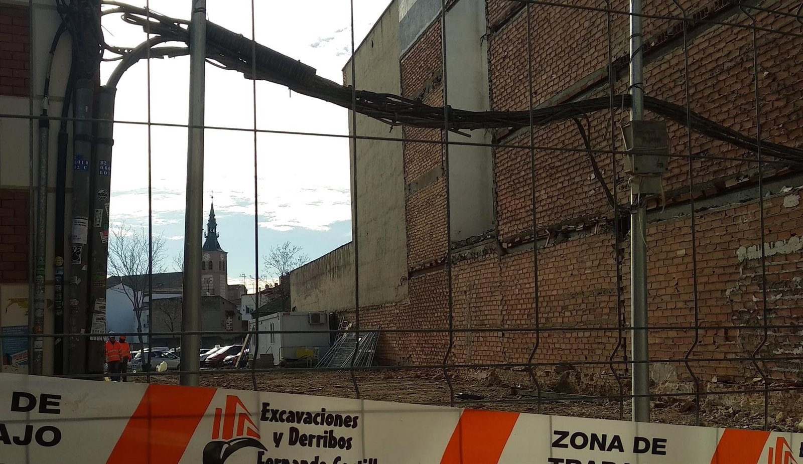 acceso a una plaza porticada de getafe