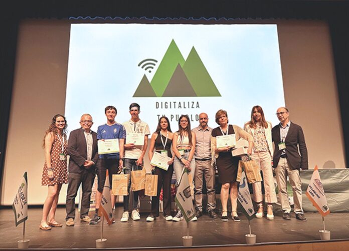 Casi un centenar de estudiantes preuniversitarios se suman a la tercera edición de Digitaliza tu Pueblo de la UPM