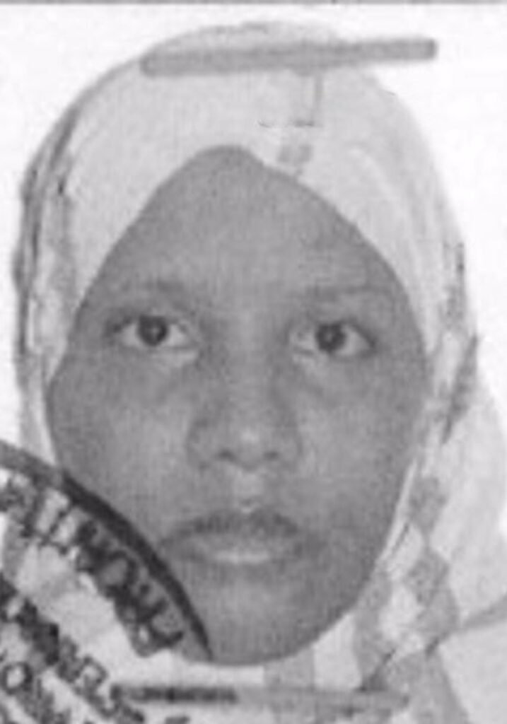 una mujer y sus tres hijos