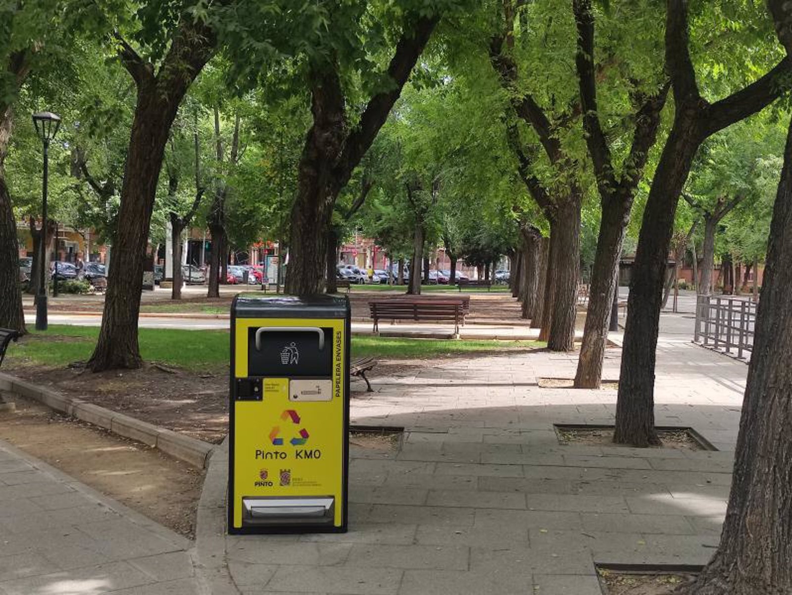 papeleras capaces de compactar su contenido a través de la energía solar