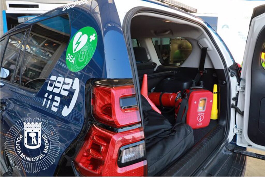 Agentes municipales salvan la vida un hombre que sufrió un infarto en la calle