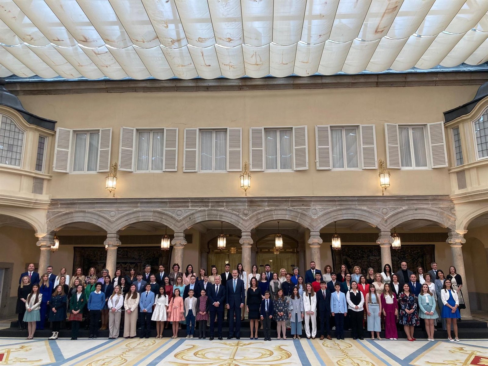 el rey recibe a 40 alumnos