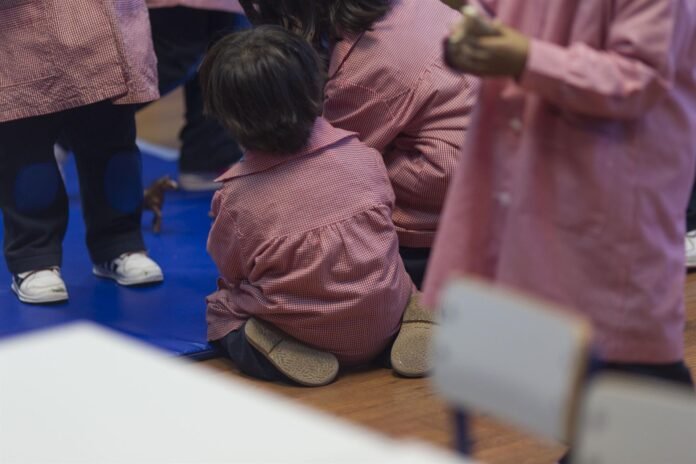 protesta por el cierre de la escuela infantil Colorín Colorado en Chamartín
