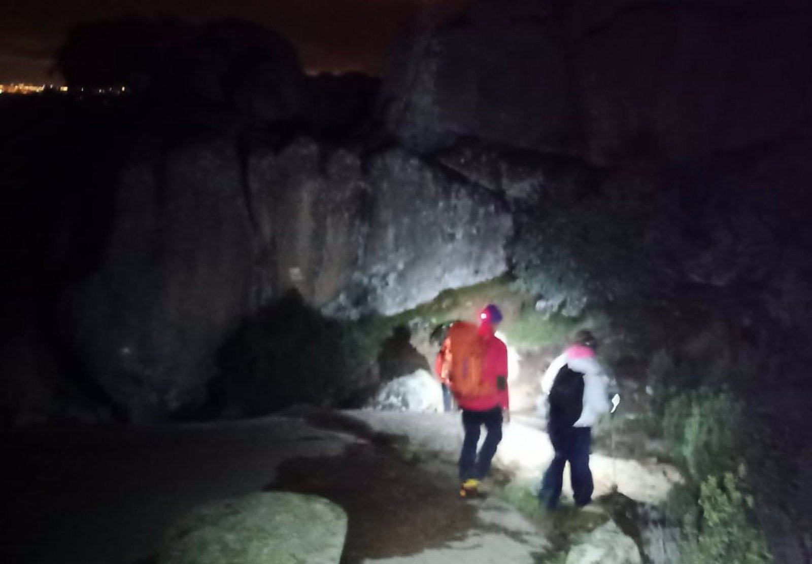 Rescatan a dos excursionistas perdidos ayer en la Pedriza