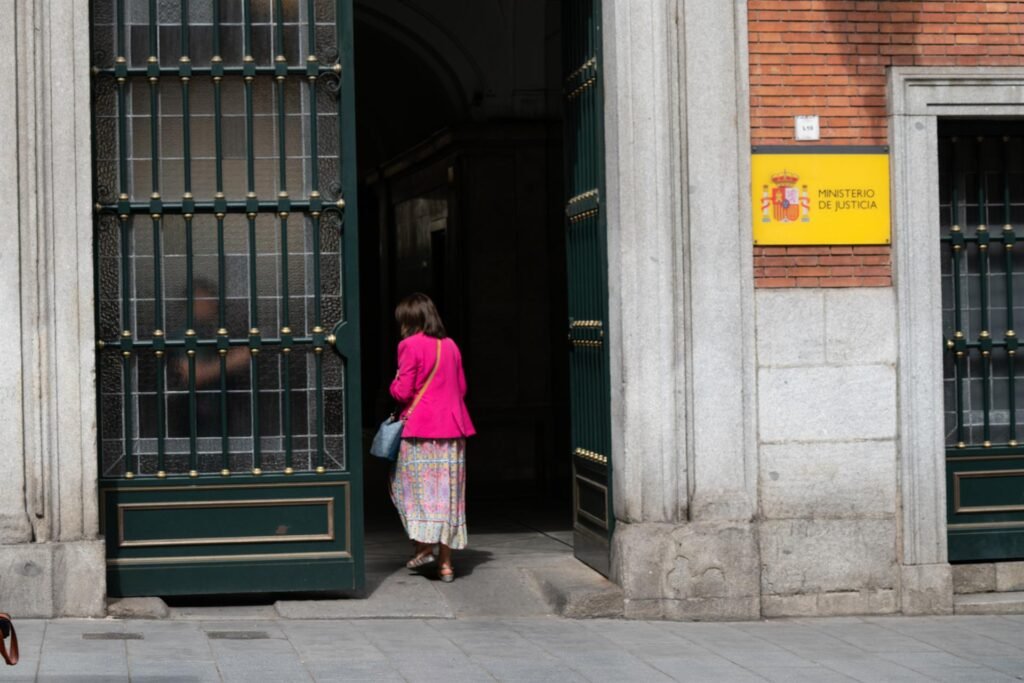 una solución ante el abuso de temporalidad que sufren" los empleados publicos