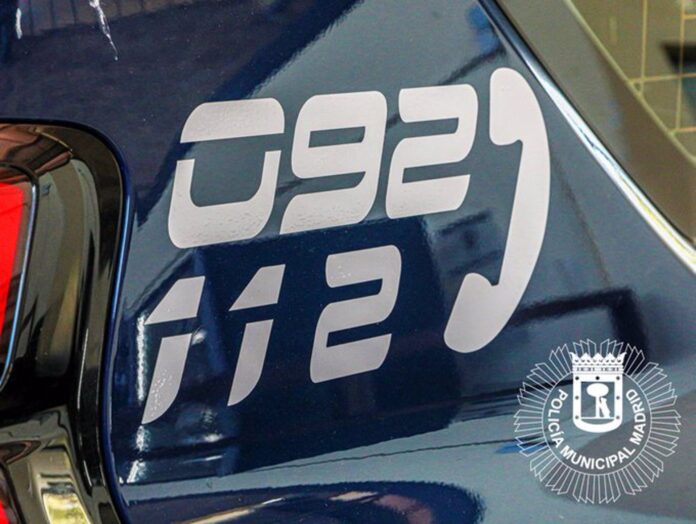 Sucesos.- Cuatro detenidos y cuatro agentes heridos en un parque de Carabanchel donde se consumía alcohol