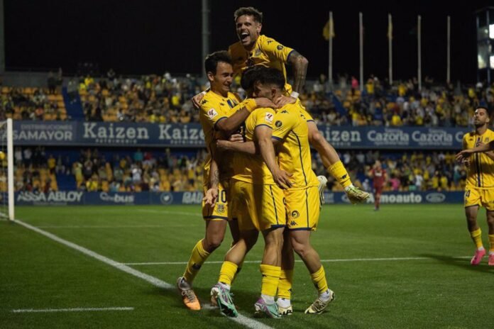 El Alcorcón hunde al Villarreal B y continúa alejándose del peligro