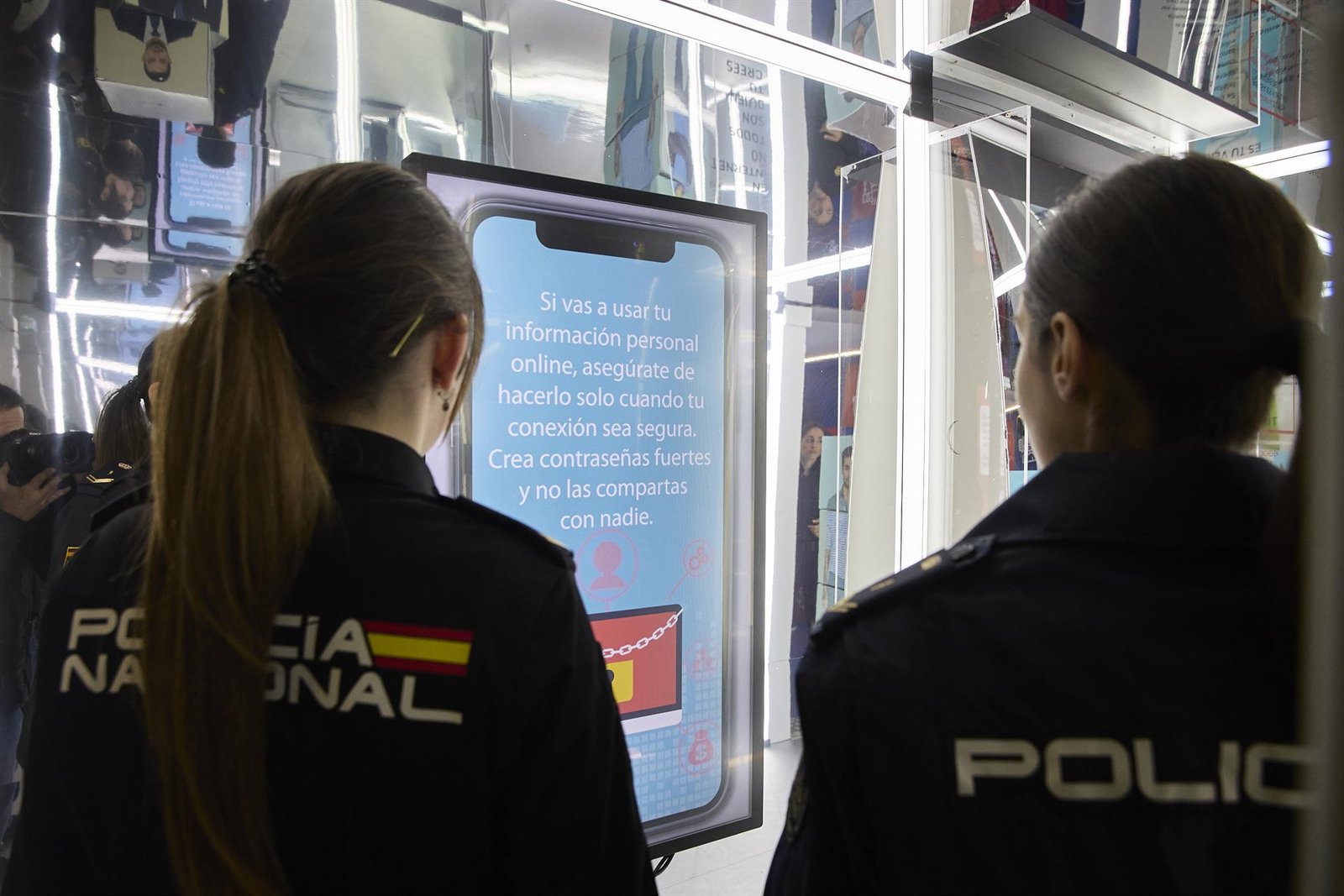 Ciberland de Policía y Mapfre vuelve a Madrid para enseñar a protegerse contra los riesgos digitales