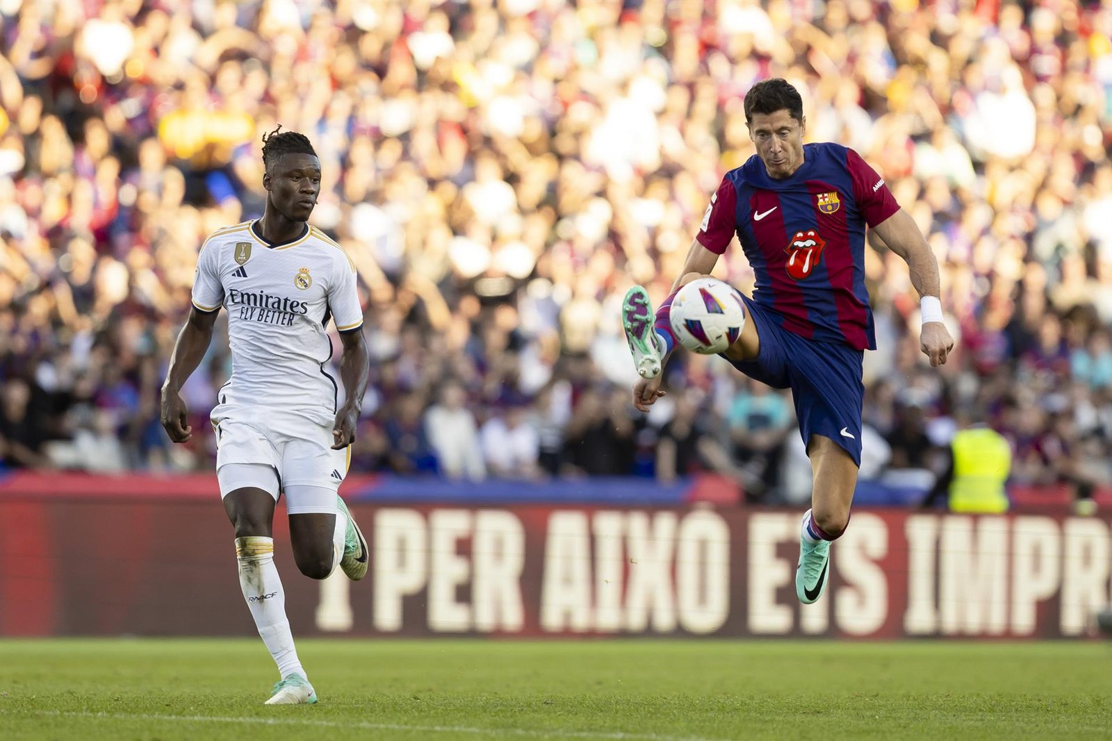 El Clásico de mañana en el Bernabéu decide la emoción por la Liga