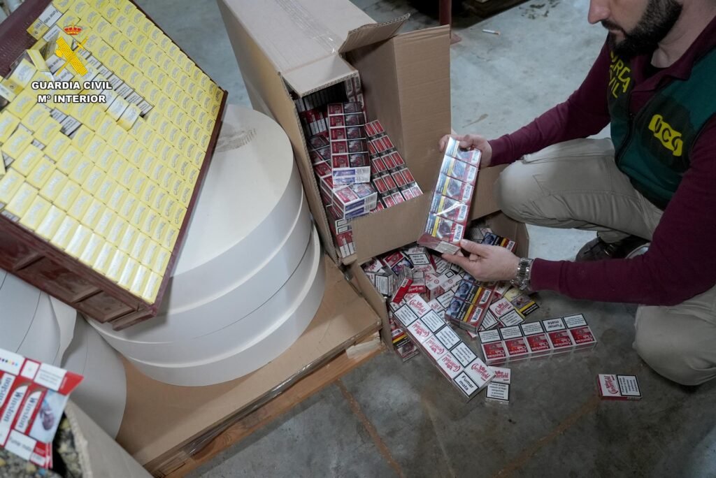 Desmanteladas en Madrid y Córdoba dos fábricas clandestinas de tabaco y liberados once trabajadores de origen