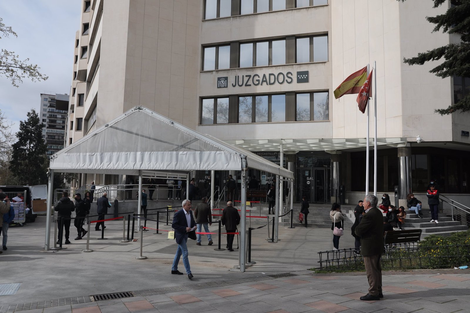 Un juez archiva cinco denuncias contra el 'fantasma de Tinder' por violación y le procesa por un caso