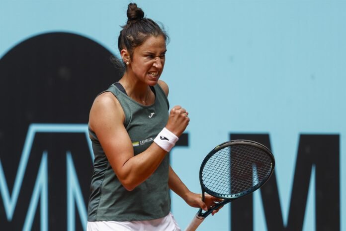 Sara Sorribes desespera a Victoria Azarenka en un partido larguísimo y se mete en octavos del Mutua Madrid Open