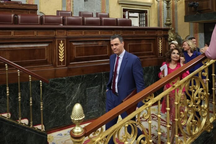 Sánchez anuncia que continuará al frente del Gobierno