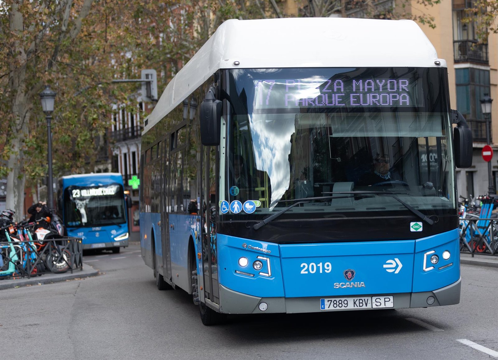 Un servicio gratuito de la EMT conectará desde hoy las estaciones de Atocha y Vicálvaro hasta el 5 de mayo