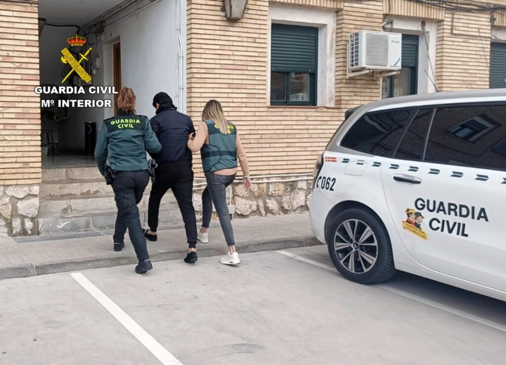La Guardia Civil desmantela un entramado de ciberdelincuentes con la detención de 25 personas en toda España
