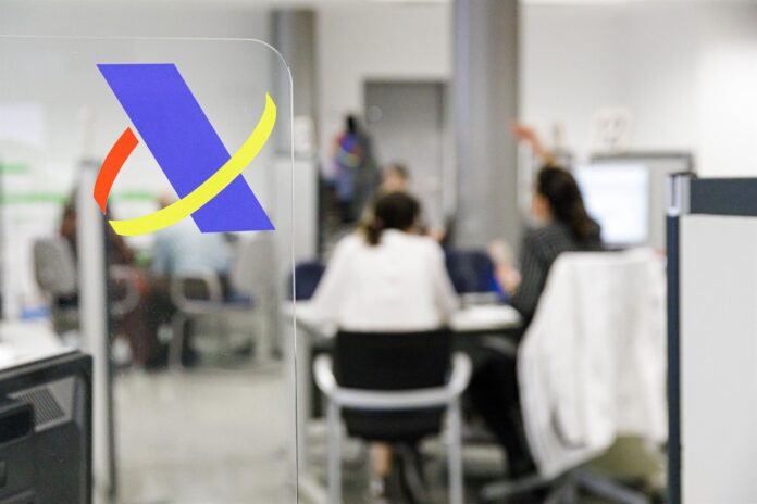 Hacienda arranca mañana el plan 'Le Llamamos' y la atención a mayores en pequeños municipios para la Renta