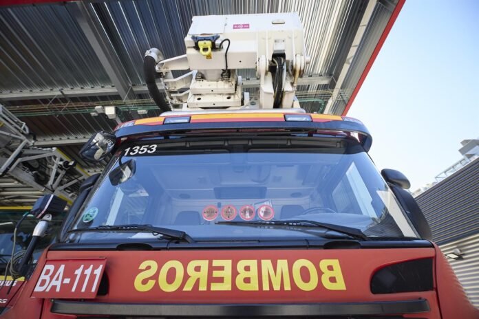 Un trabajador herido y dos atrapados tras derrumbarse el forjado de un edificio en Fuencarral