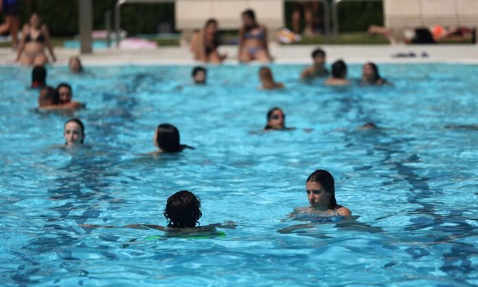 Un tercio de las piscinas al aire libre de Madrid estarán cerradas en el arranque de la temporada, cifra la FRAVM Un tercio de las piscinas al aire libre de Madrid estarán cerradas en el arranque de la temporada, cifra la FRAVM