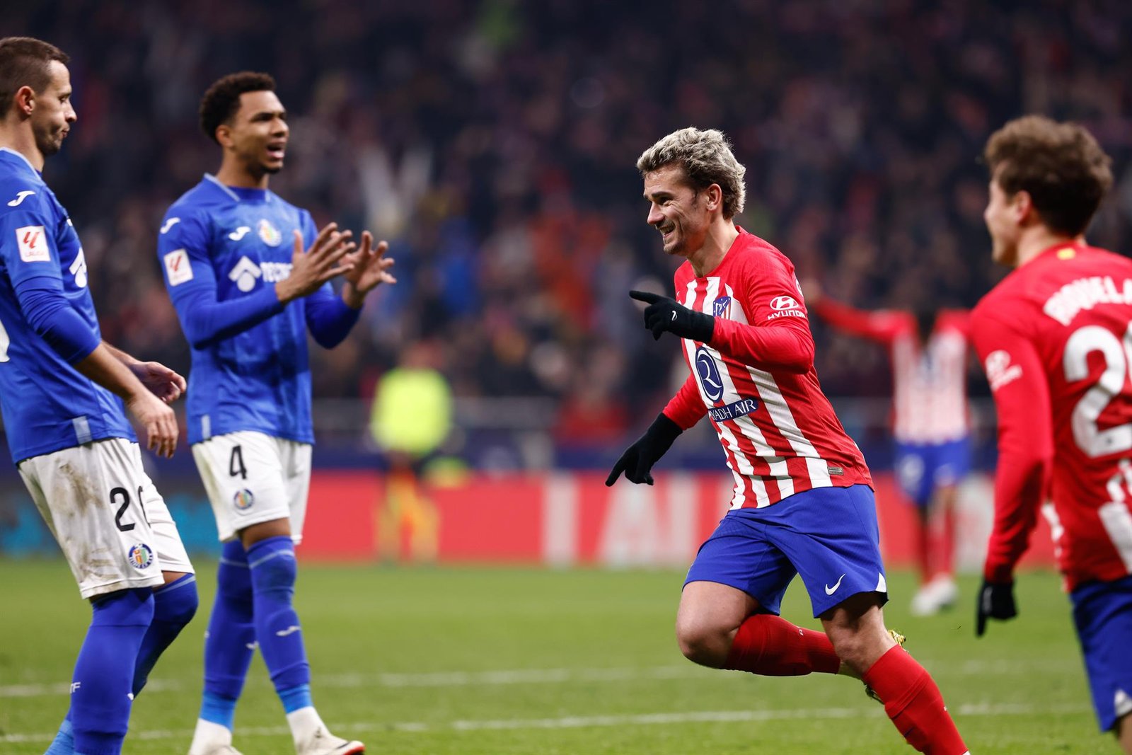 El Atlético busca amarrar la Champions hoy en el Coliseum