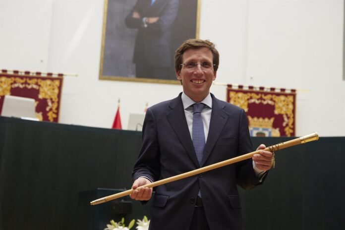 Almeida revalidaría su mayoría absoluta con un concejal más