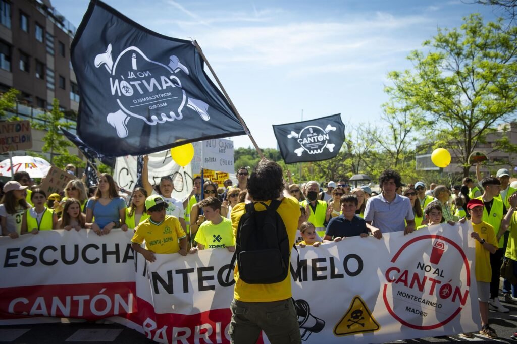 Vecindad de Montecarmelo registra este jueves en el Ayuntamiento "miles de firmas" por la reubicación del cantón1