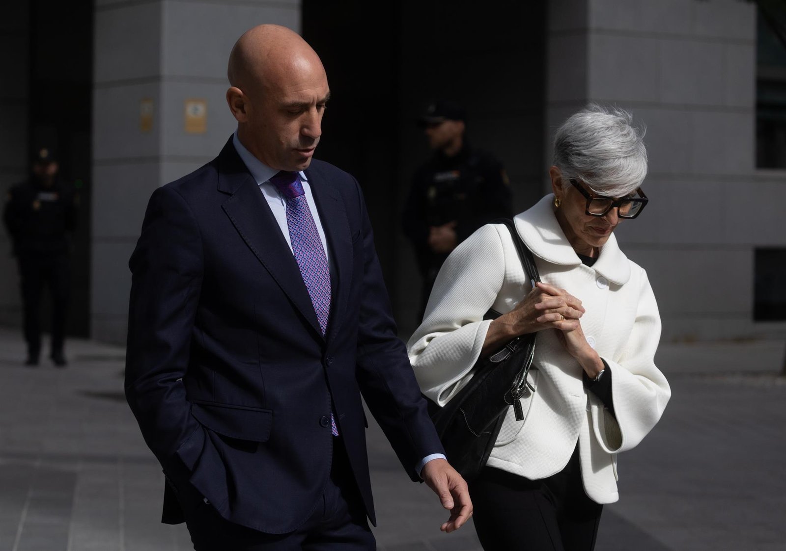 Rubiales asegura que Hermoso "cambió su versión" sobre el beso
