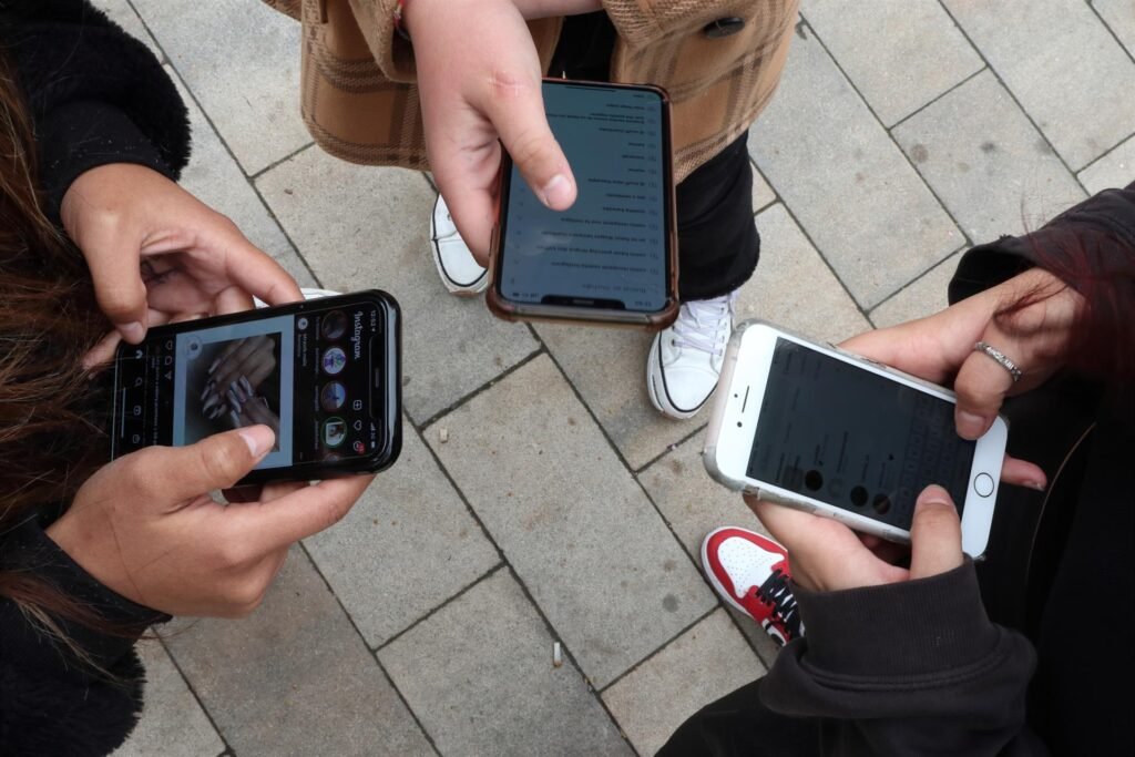 Fuenlabrada crea una web para que familias comprueben si sus hijos son adictos al móvil
