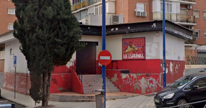 Tres heridos y cinco detenidos en reyerta multitudinaria con navajas y una pistola en un pub de Leganés