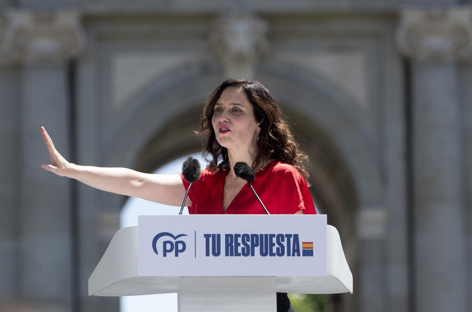 pareja de ayuso