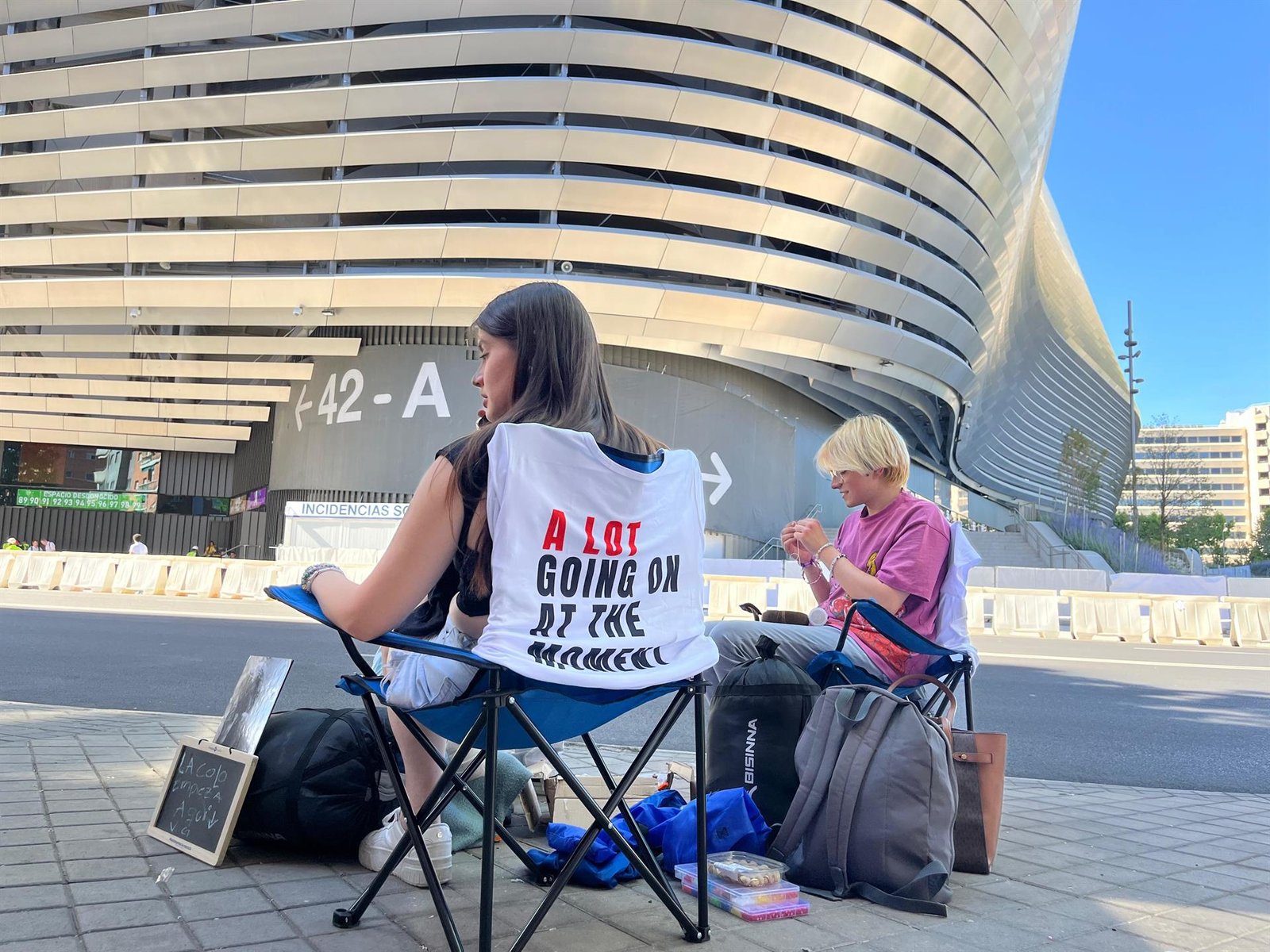 Llegan los primeros fans de Taylor Swift al Bernabéu