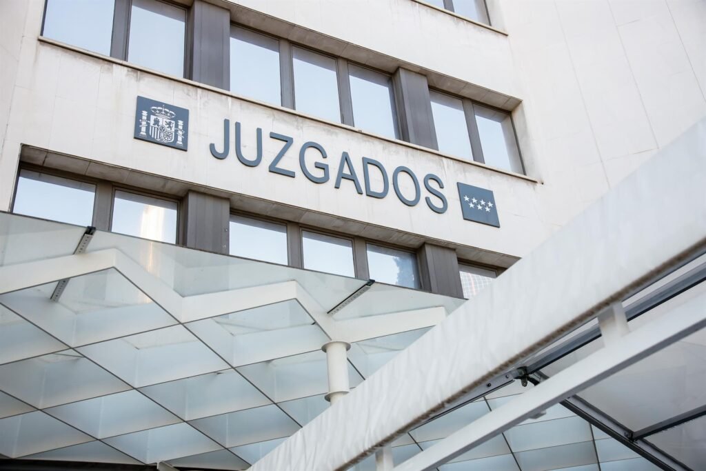 Absuelto de coacciones a su exnovia al denunciarle por planificar una violación grupal