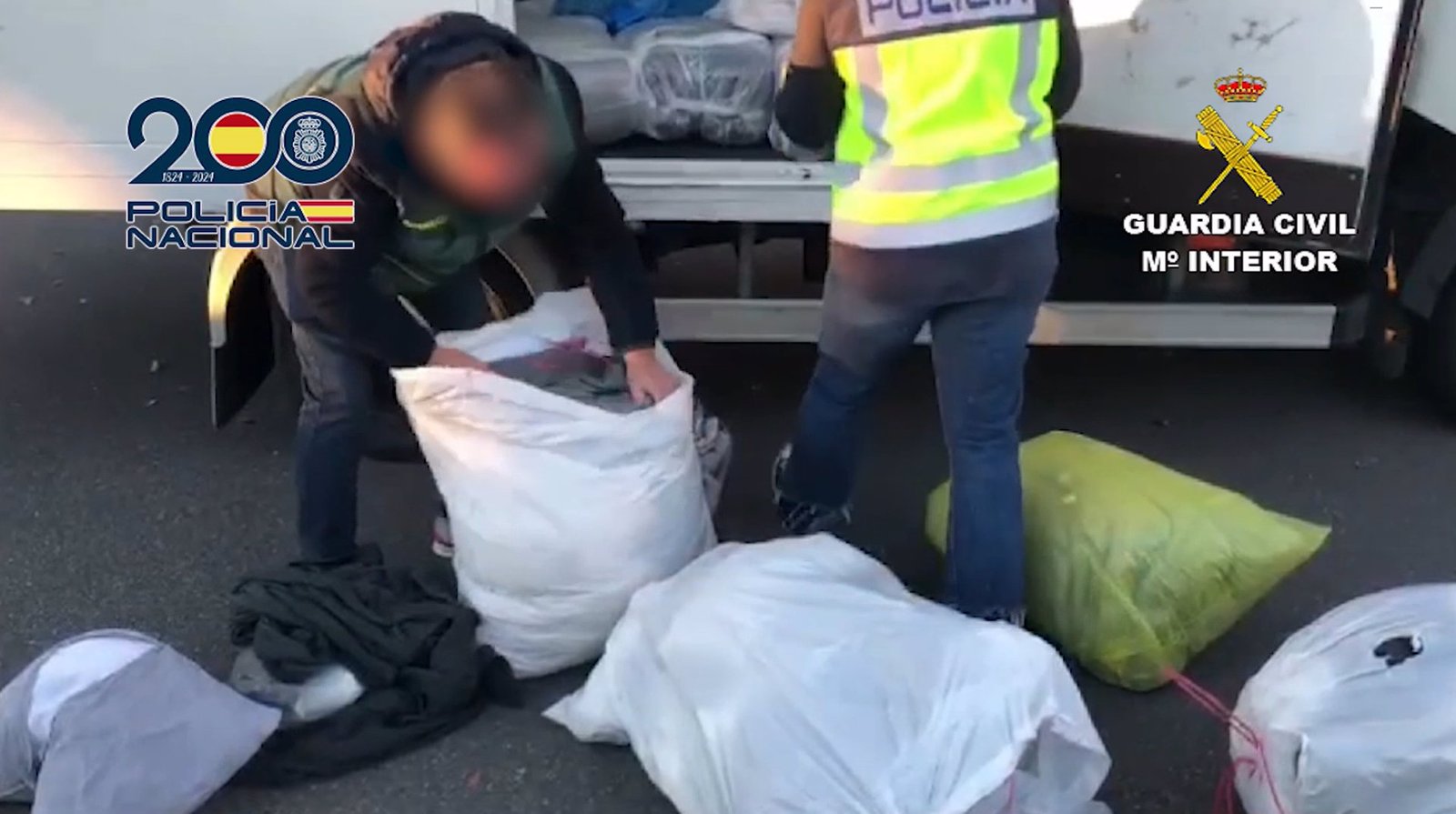 Desarticulada una banda que introducía cocaína oculta en ropa sucia por el aeropuerto de Barajas
