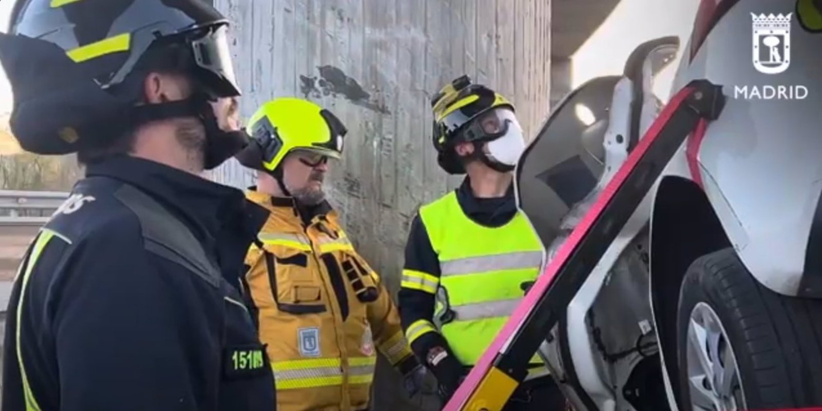 Muere un conductor que subió a la bionda metálica e impactó contra un pilar de un puente en Villa de Vallecas