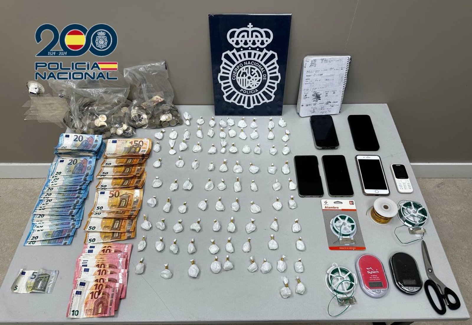 Desmantelan un 'narcopiso' en Tetuán especializado en 'telecoca' y otro en Villaverde con variedad de drogas