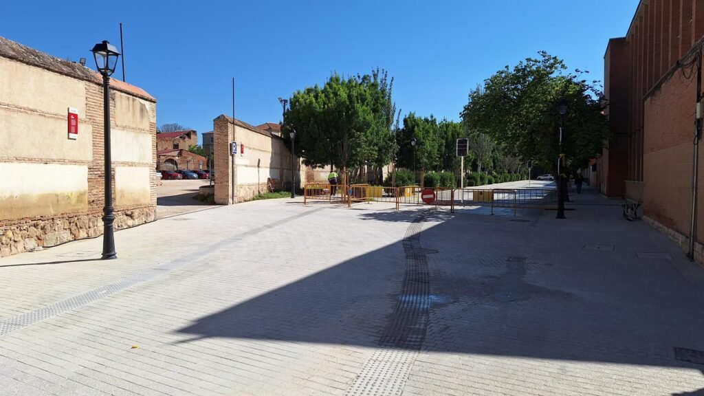 Se abre al tráfico la calle Cardenal Sandoval y Rojas