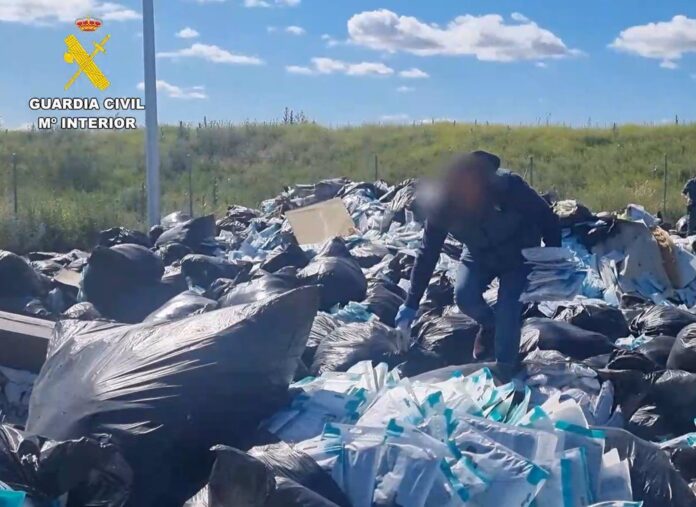 Detenido el responsable del vertido ilegal de 830 metros cuadrados de mascarillas caducadas en Valdemoro