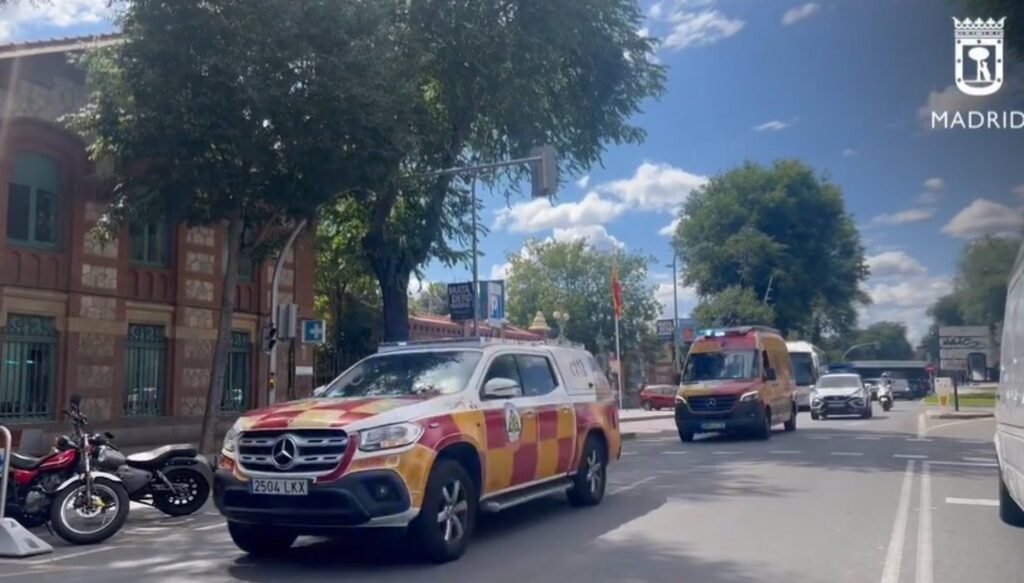 Un joven sufre un brote psicótico y apuñala a una mujer en una terraza en Arganzuela