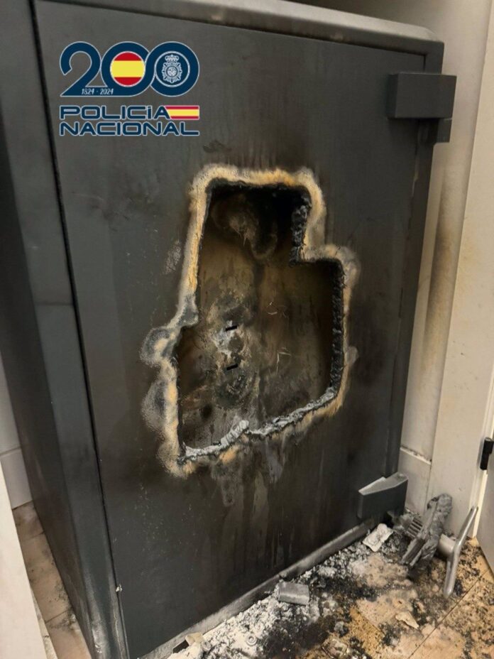 Detenidos 'in fraganti' tres conocidos aluniceros robando en un local de Chamberí