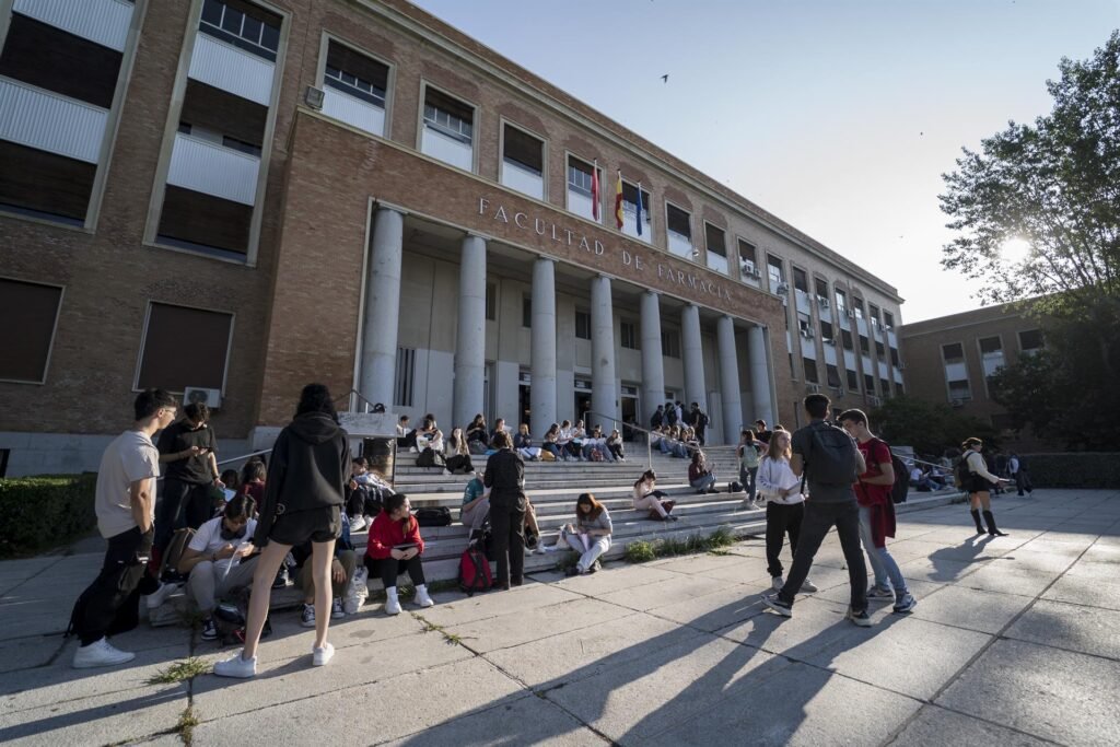 La Comunidad de Madrid sancionará a las universidades que no controlen escraches y acampadas