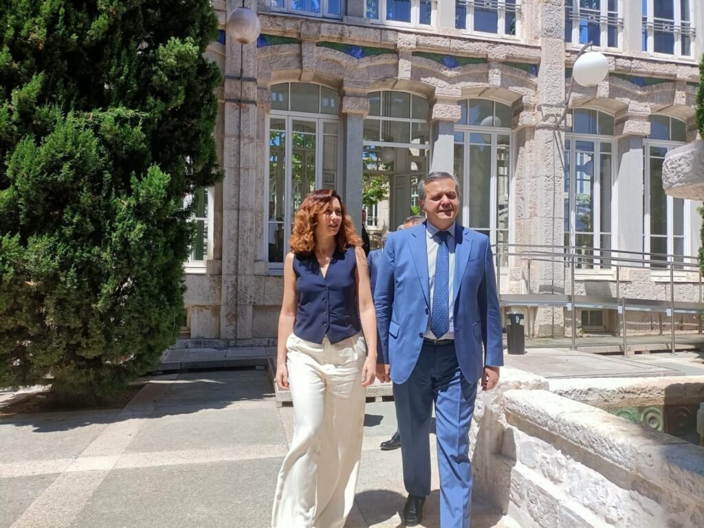 Ayuso carga contra "la prohibición total" de pisos turísticos del Gobierno y pide seguridad jurídica