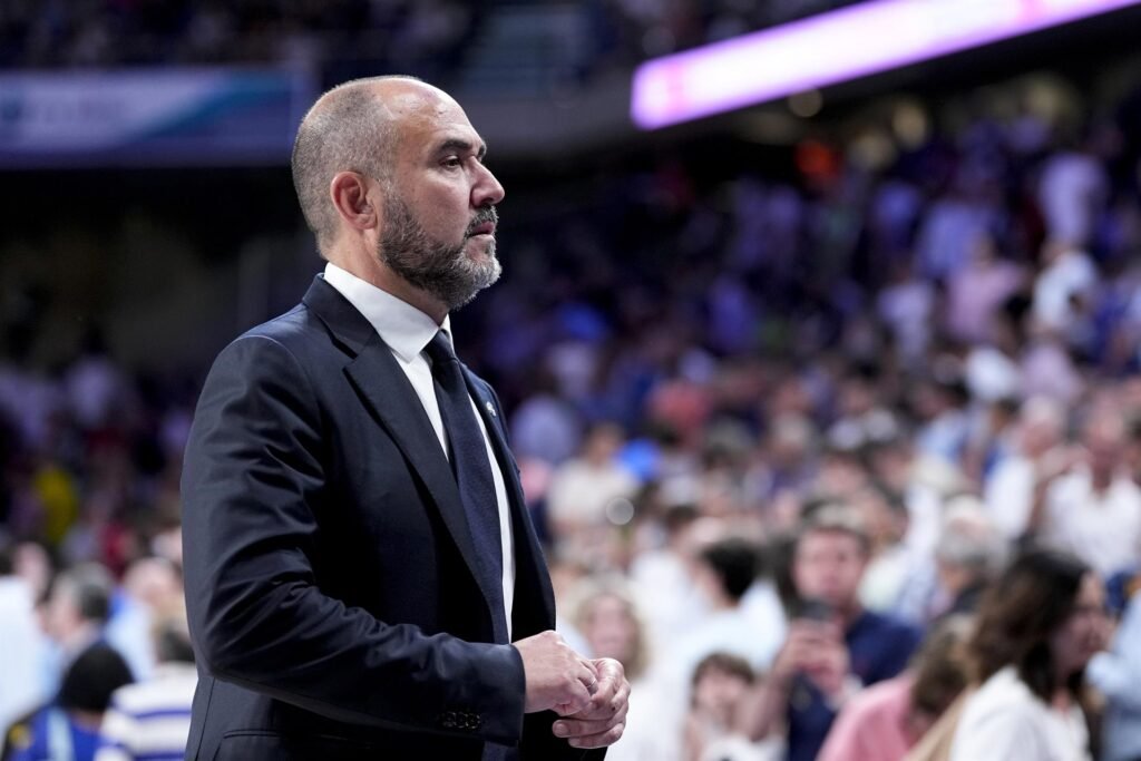 Chus Mateo amplía su contrato como entrenador del Real Madrid hasta 2026