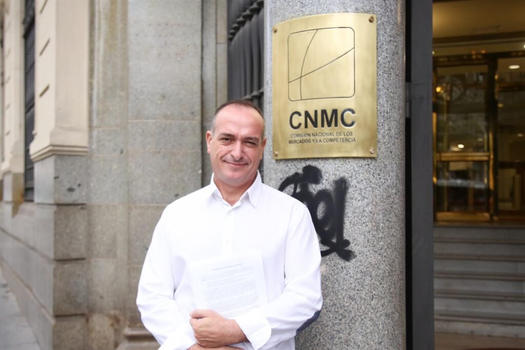 Absuelto el expresidente de la Gremial del Taxi acusado de gastar más de 136.000 euros en viajes y comidas