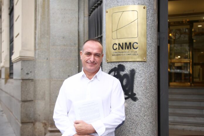 Absuelto el expresidente de la Gremial del Taxi acusado de gastar más de 136.000 euros en viajes y comidas